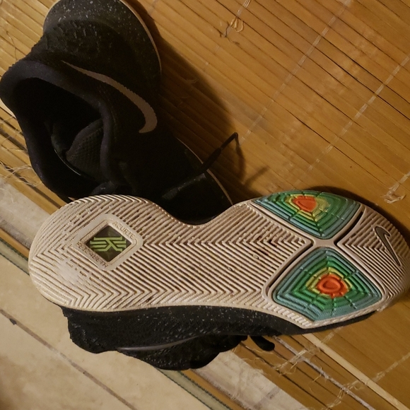 Big boy nike kyries sneaker - Picture 3 of 4